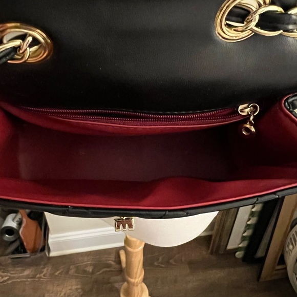 Black puffed crossbody with chain. - Picture 7 of 7